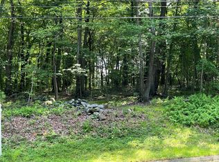 5 Spear Cir, Woodbridge, CT 06525