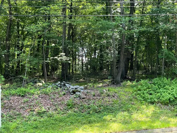 5 Spear Circle, Woodbridge, CT 06525