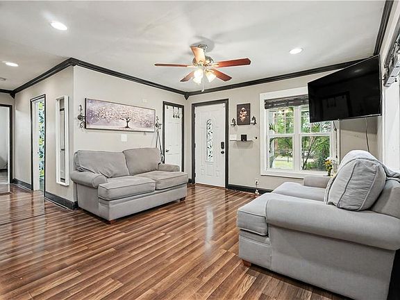 4th image of 2355 Lucas Dr NE