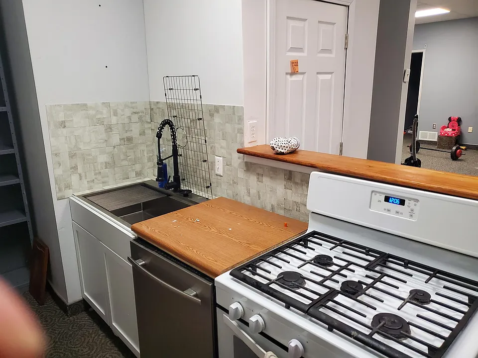 401 W Luverne St #2