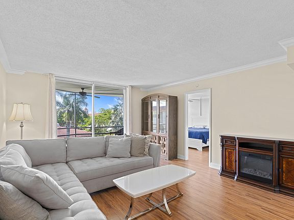 4th image of 400 SE 10 Street #314