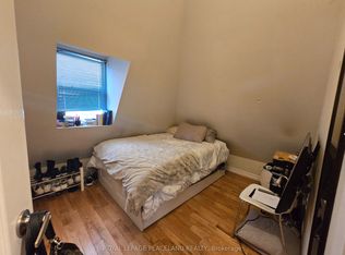 34 Ross St #3C, Toronto, ON M5T 1Z9