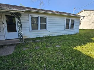 608 W Gilmer St, Ennis, TX 75119