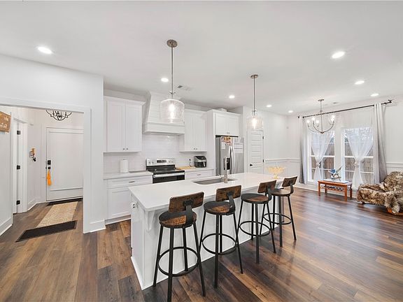 3rd image of 1227 Ruth Way