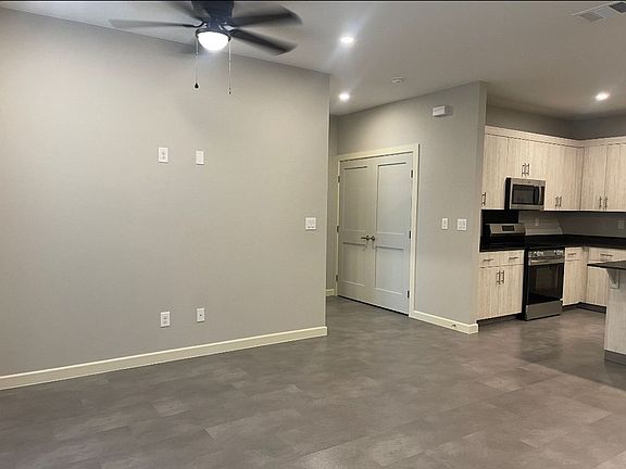 4th image of 615 E Dallas Ave #2B-2BA-1037SQFT