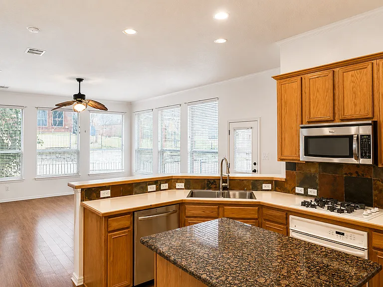 836 Mullrany Dr — Photo 10