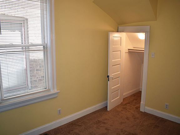 4th image of 1036 N Mason Ave