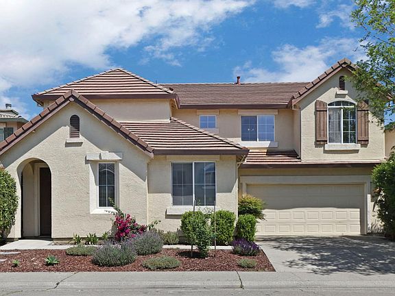 2nd image of 101 S Pinnacles Cir
