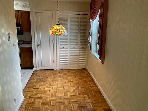 5th image of 648 Robinwood Dr APT A