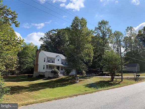 3rd image of 2 Clover Hill Dr