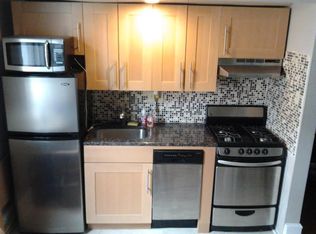 1109 Spruce St APT 3R, Philadelphia, PA