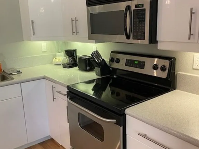 406 Bradshaw Ln — Photo 3