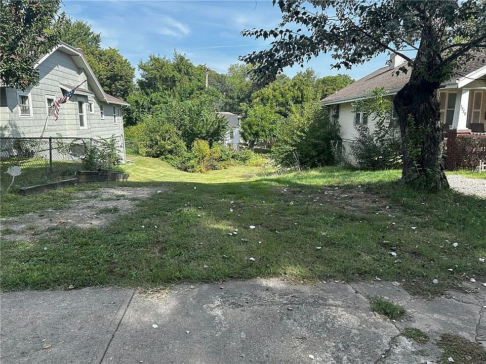 2nd image of 1972 Garfield Ave
