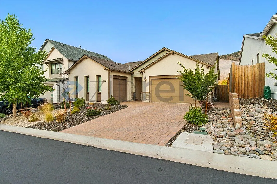3 bed, 2.5 bath, 2115 sqft, $3,300 — Photo 3