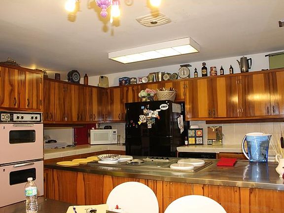 3rd image of 702 E Young St