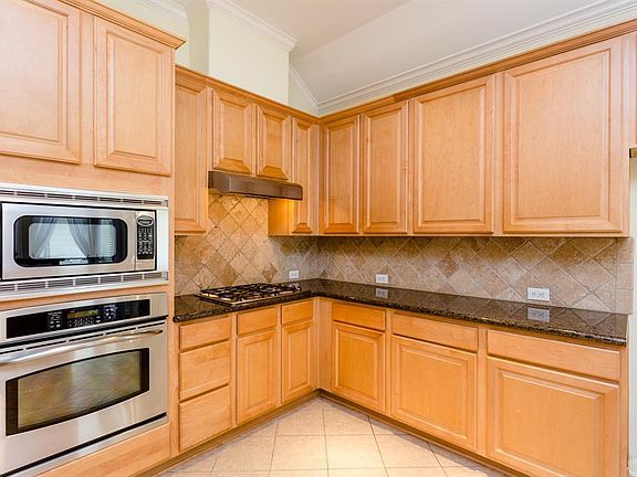 5th image of 13323 Pecan Walk Ln
