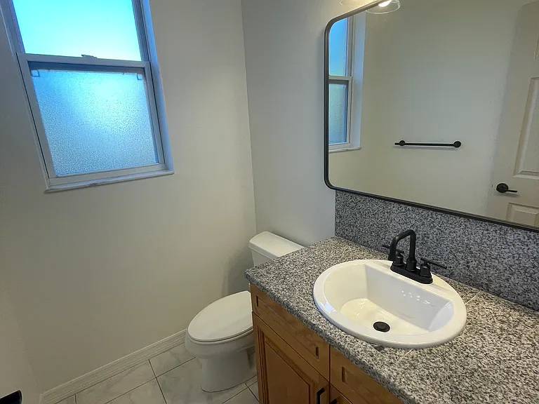Half bathroom in the first floor