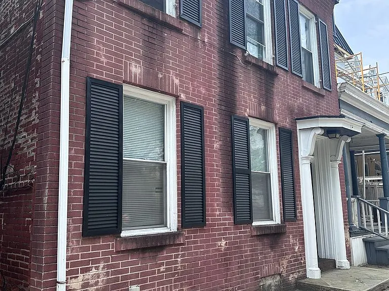 422 W Orange St — Photo 10