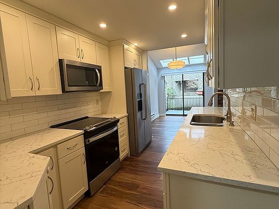 3rd image of 19117 Ballinger Way NE APT 202