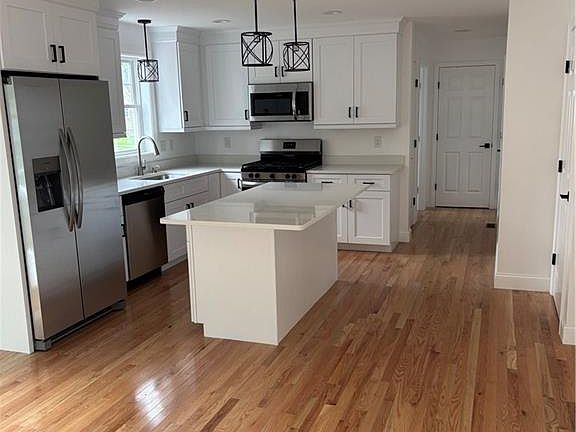 4th image of 23 Laurel St