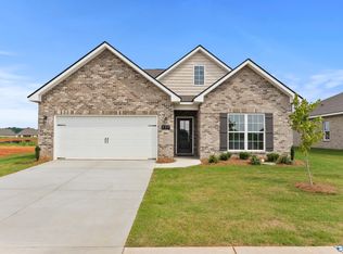 157 Heritage Lakes Blvd, New Market, AL 35761