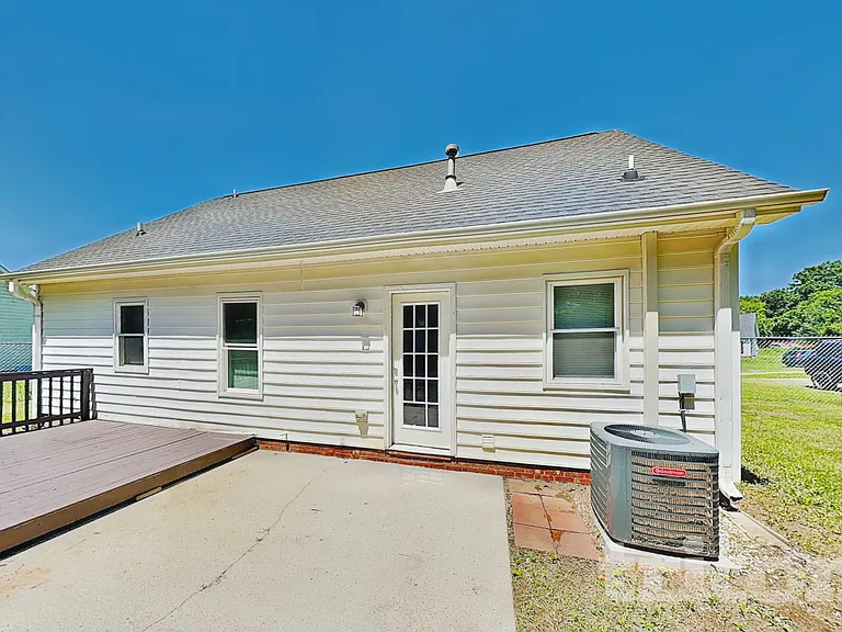 809 Valley Creek Dr — Photo 15