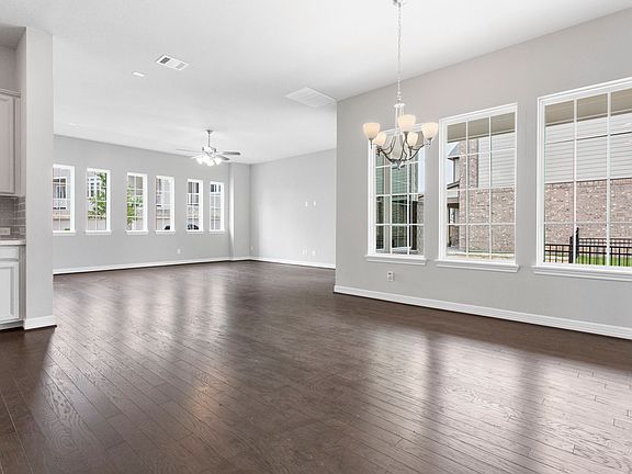 Lakeshore at Towne Lake - Nicola Interior Image 4