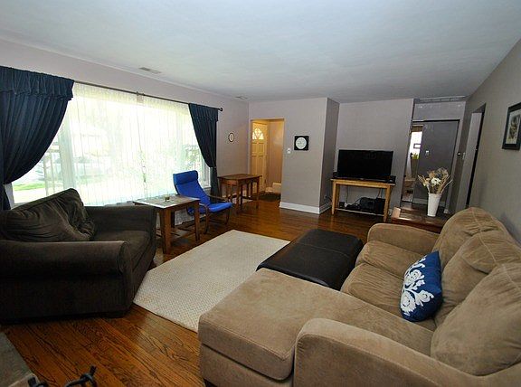 4th image of 1353 Suffolk Ave