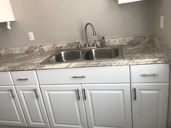 4th image of 931 22nd St APT 2