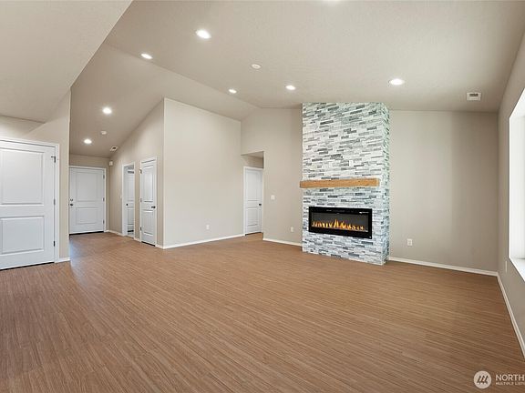 4th image of 106 Poplar Street NE
