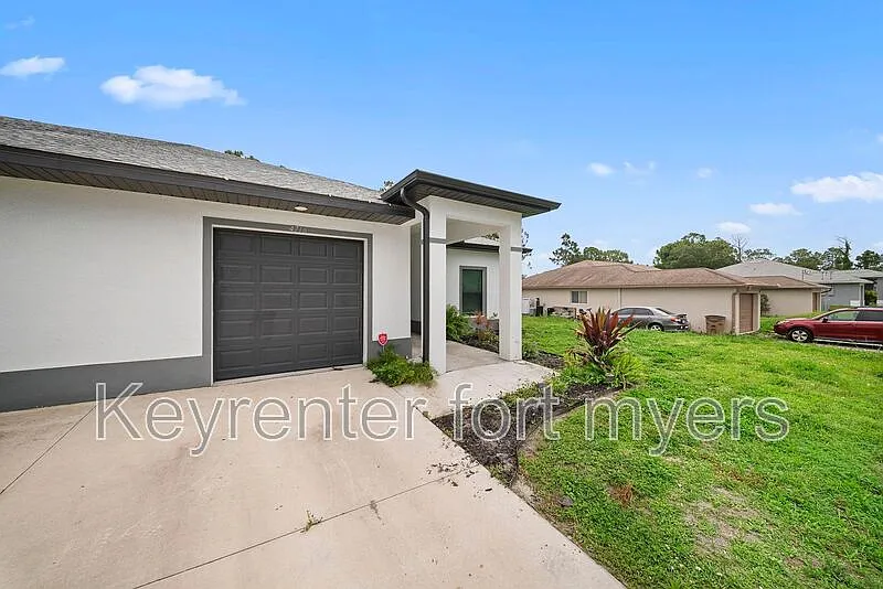 3 bed, 2.0 bath, 1200 sqft, $1,595 — Photo 3