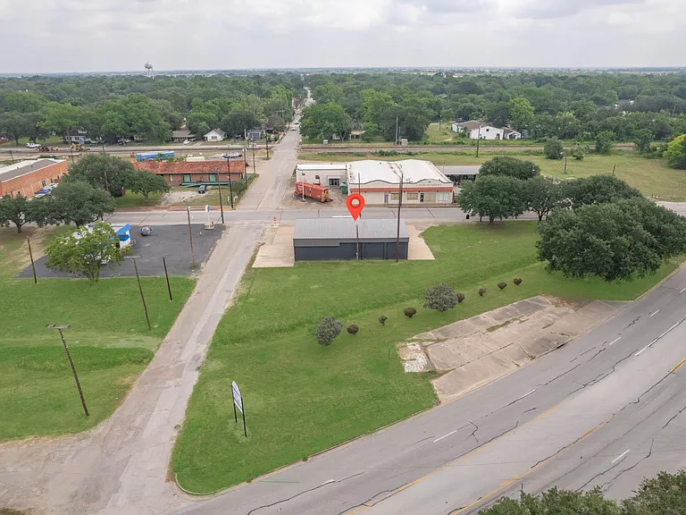 401 E Main St — Photo 19