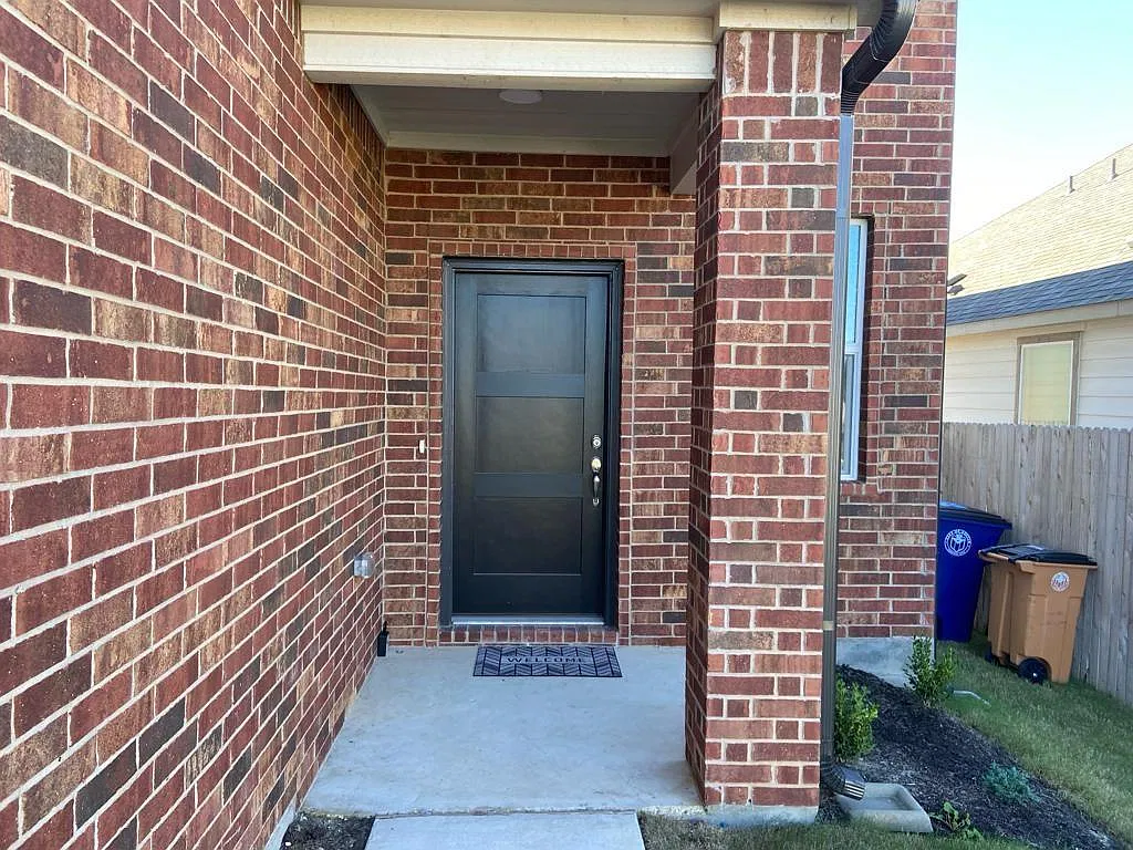 5 bed, 3.0 bath, 2245 sqft, $2,499 — Photo 2