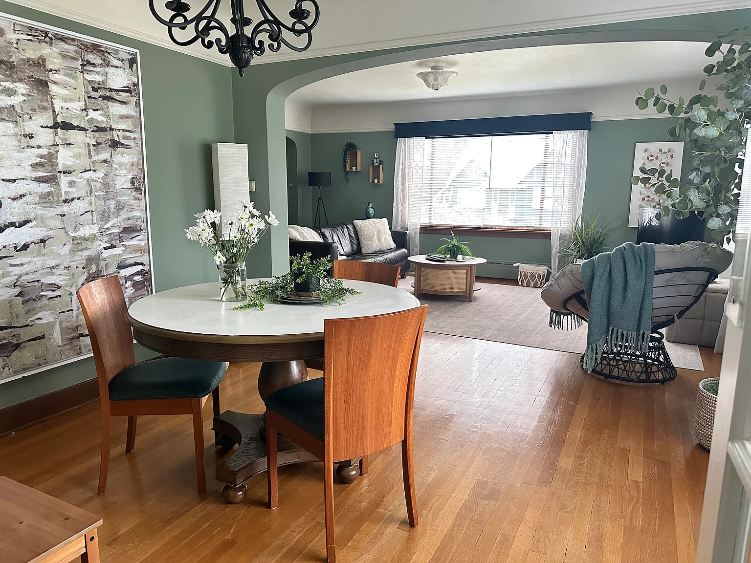 4 bed, 1.5 bath, 2000 sqft, $4,985 — Photo 1