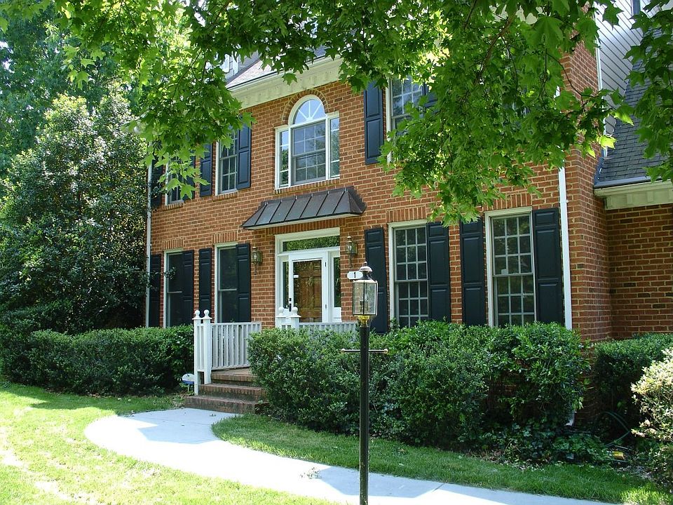 Stately 6 bdrm