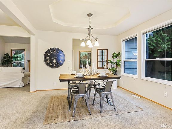 Dining Room... Room For All of Your Guests~