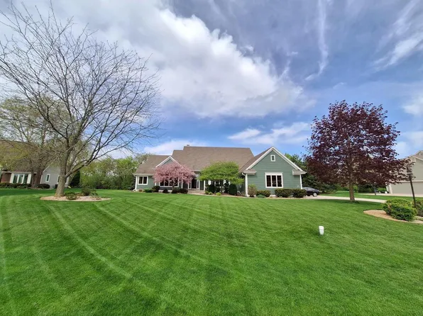 W289N3677 Huntsman COURT, Pewaukee, WI 53072
