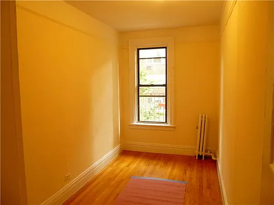 Rented by Siderow Residential Group | media 9