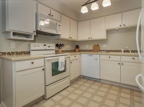 W178N9736 Riversbend CIRCLE WEST West, Germantown, WI 53022