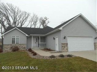 876 Willowbrook St NE, Owatonna, MN 55060