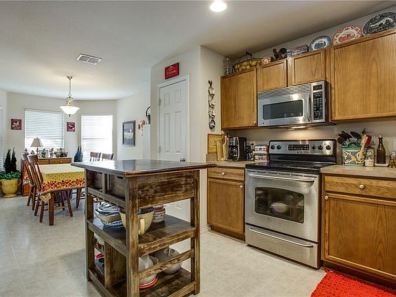 3rd image of 9401 Goldenview Dr
