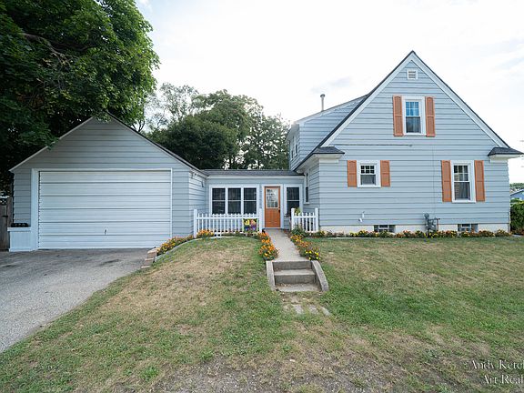 2nd image of 473 W 21st St
