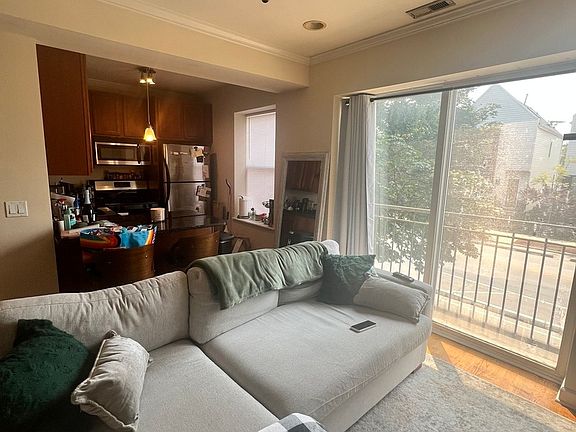 4th image of 3731 N Milwaukee Ave APT 103