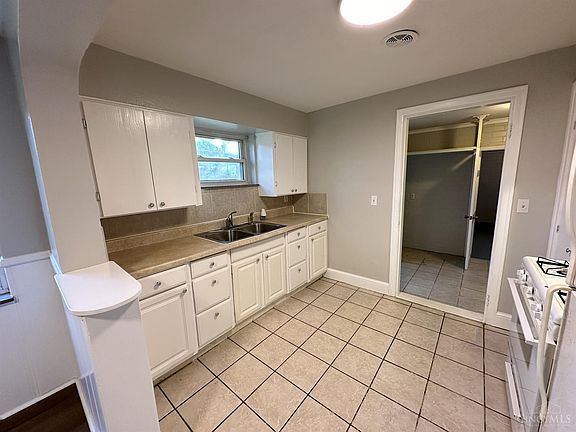 4th image of 129 Somer St