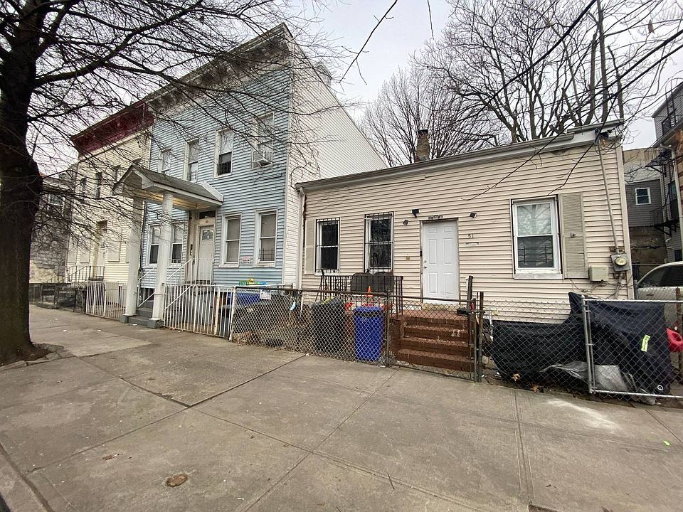 2nd image of 51 Hill St
