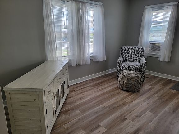3rd image of 137 E Dubois Ave #137