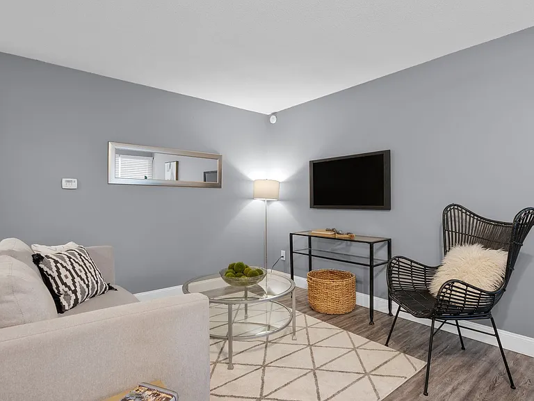 Kingswood Court Apartments and Townhomes — Photo 24