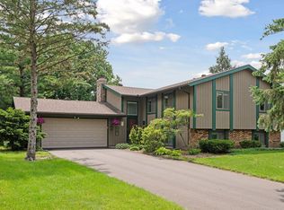 3405 Red Oak Cir N, Burnsville, MN 55337