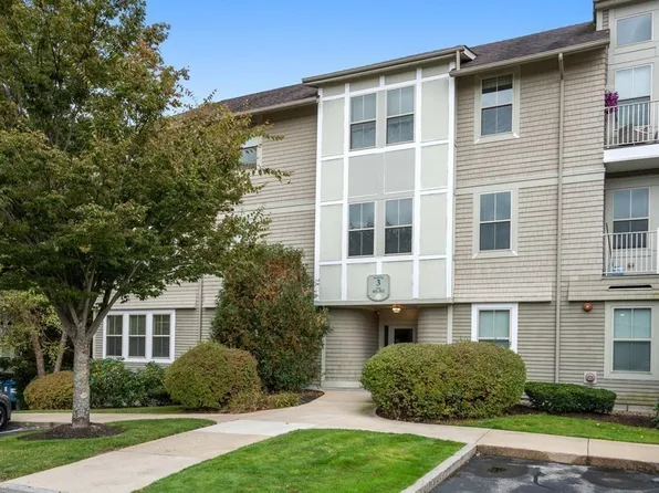 3 Harvest Dr #102, North Andover, MA 01845