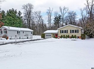 22 Mystic Ln, Clifton Park, NY 12065